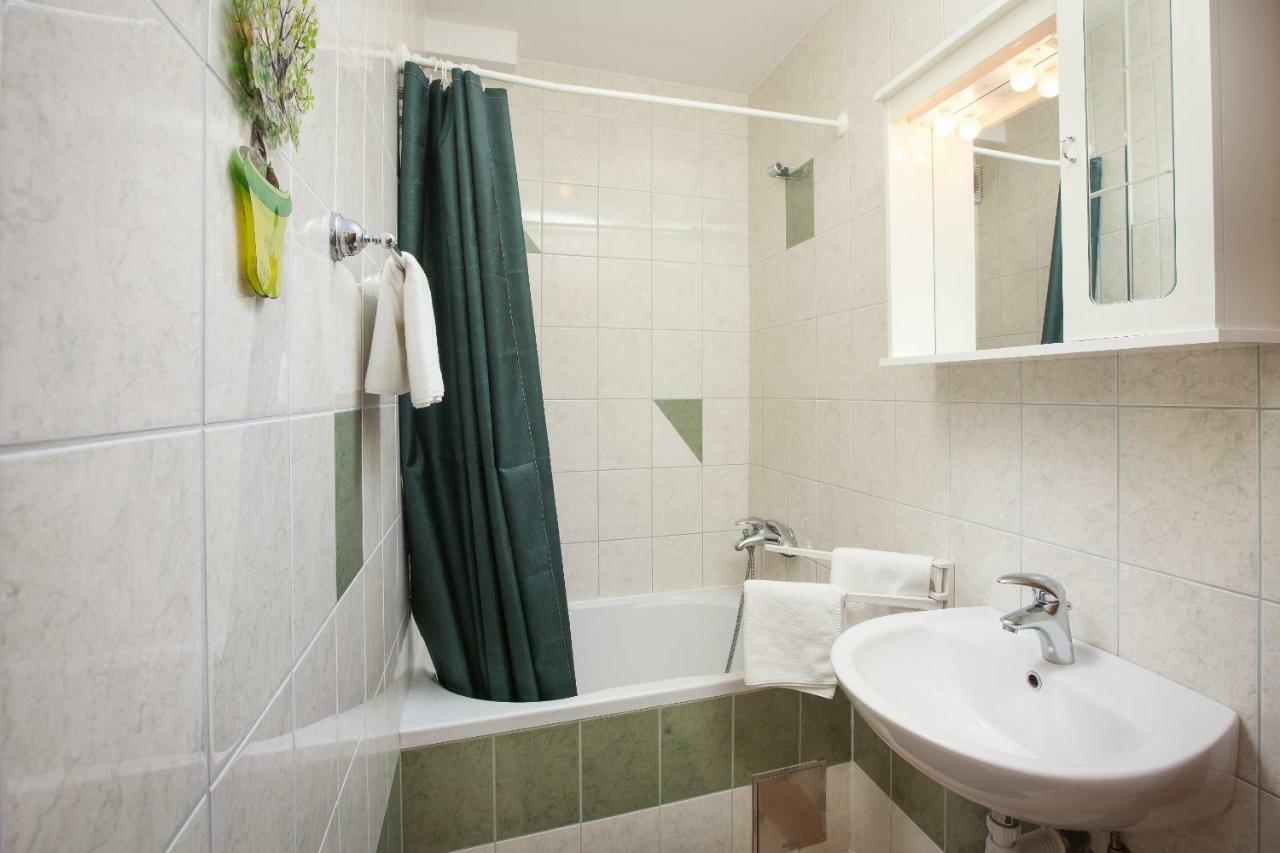 Cvjetni Dvori Apartment *