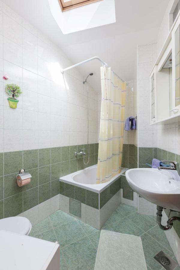 Cvjetni Dvori Apartment *