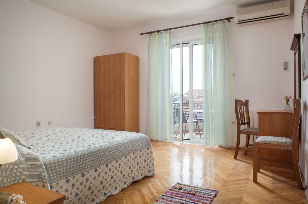 Cvjetni Dvori Apartment *