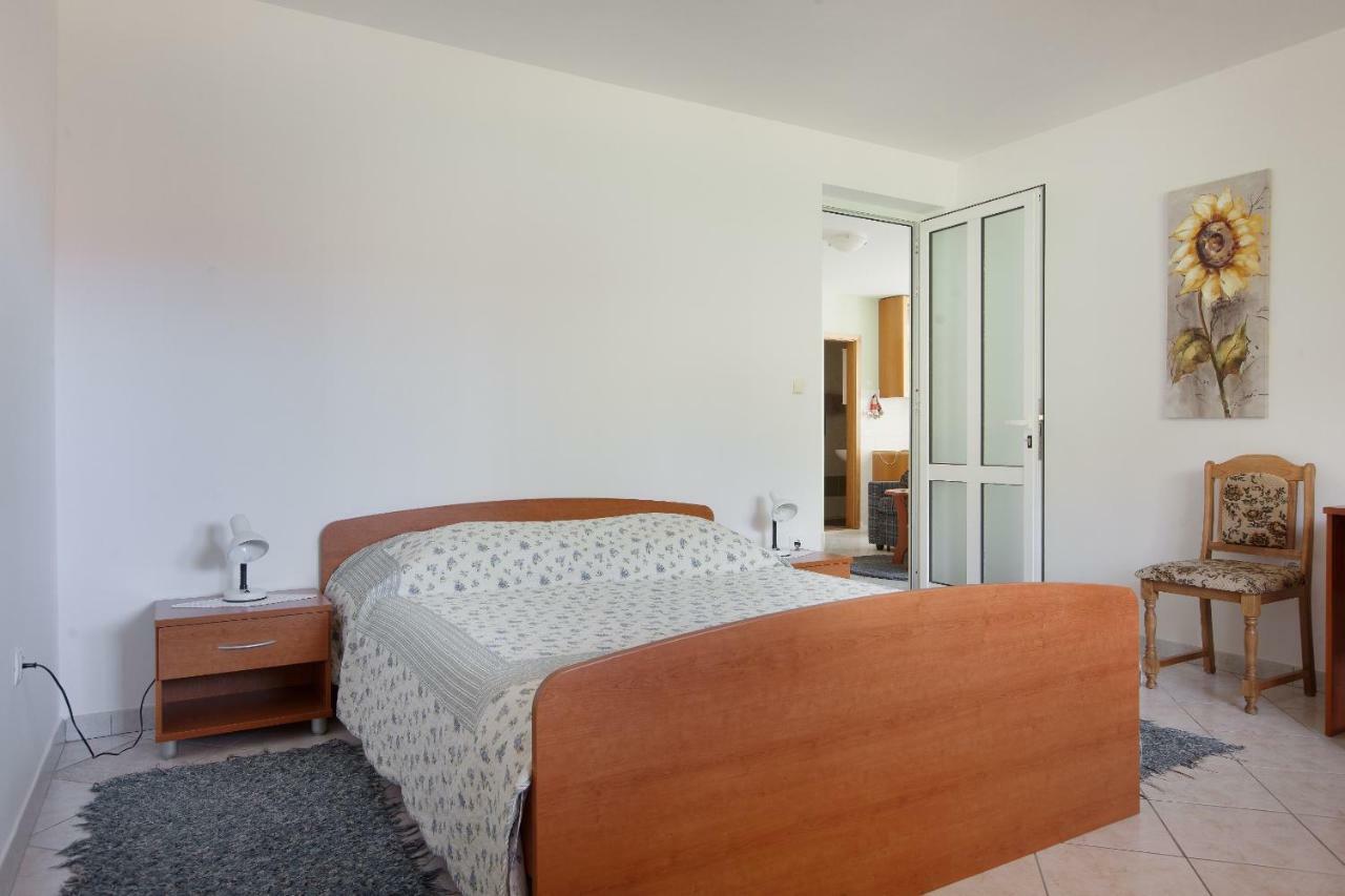Cvjetni Dvori Apartment *